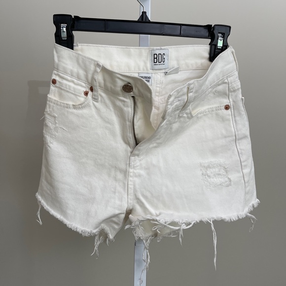 Urban Outfitters Pants - URBAN OUTFITTERS girlfriend high raise short